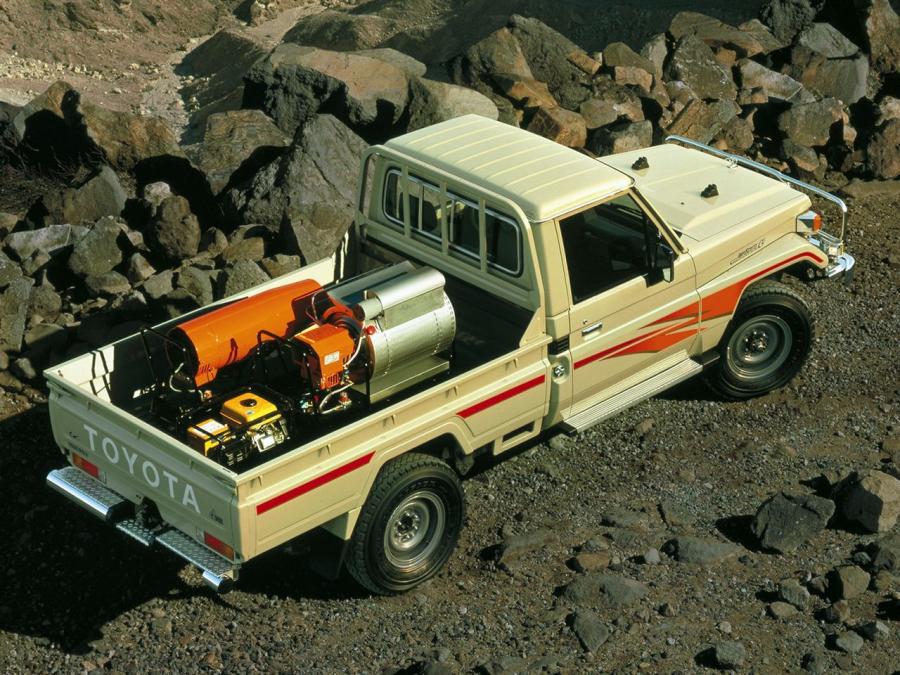  Toyota Land Cruiser 70 Pickup 1999 года  (фото 2 из 10)